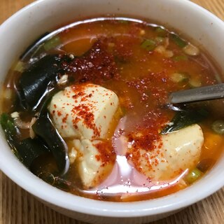 韓国風　豆腐とワカメの辛いスープ